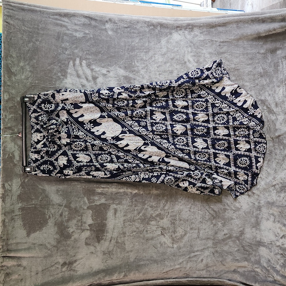 NWT Meaneor long skirt with elephants and safari print. Size XL